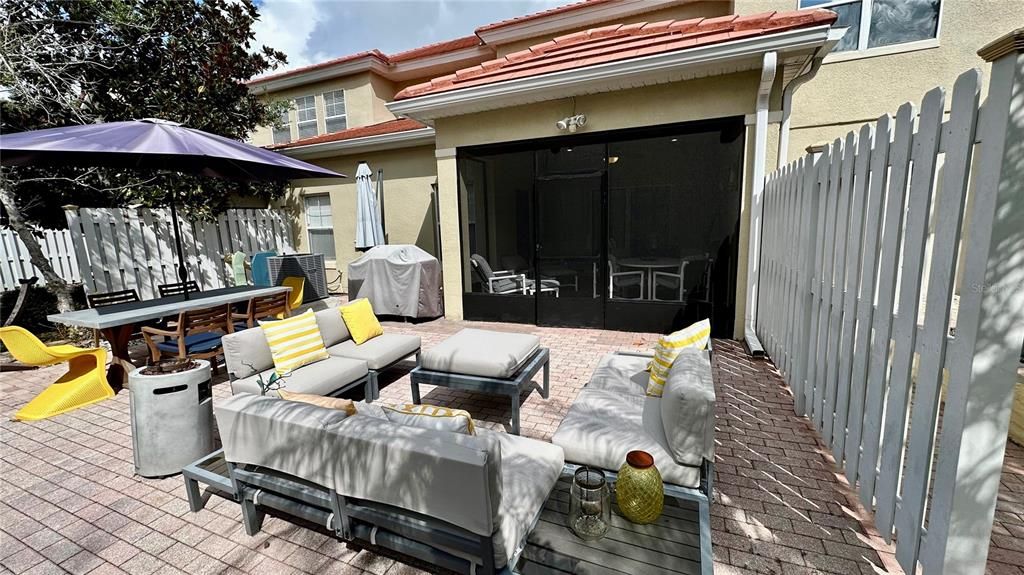 For Rent: $3,650 (4 beds, 2 baths, 2077 Square Feet)