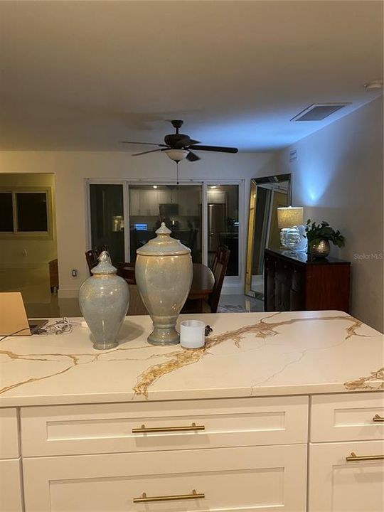 待售: $450,000 (2 贝兹, 2 浴室, 1415 平方英尺)