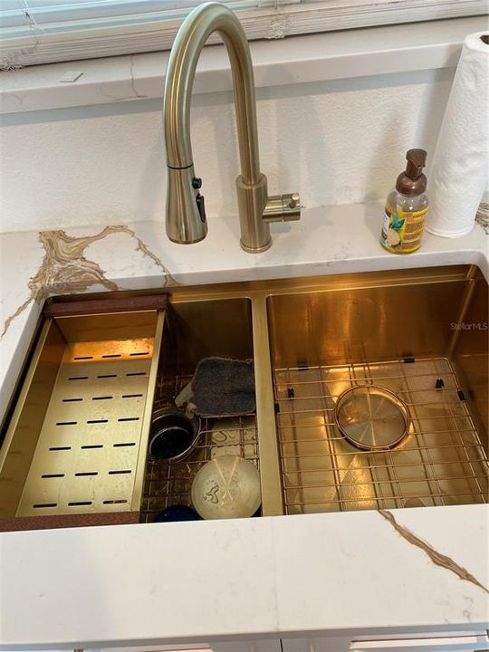 待售: $450,000 (2 贝兹, 2 浴室, 1415 平方英尺)