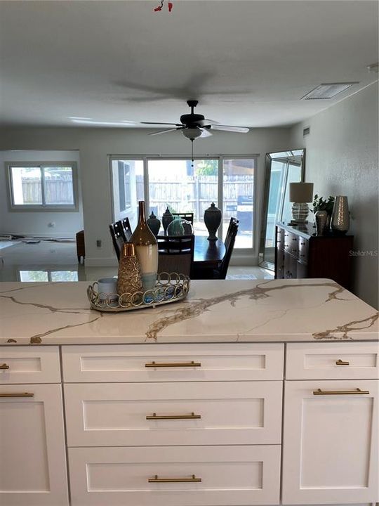 待售: $450,000 (2 贝兹, 2 浴室, 1415 平方英尺)