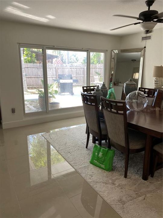 待售: $450,000 (2 贝兹, 2 浴室, 1415 平方英尺)