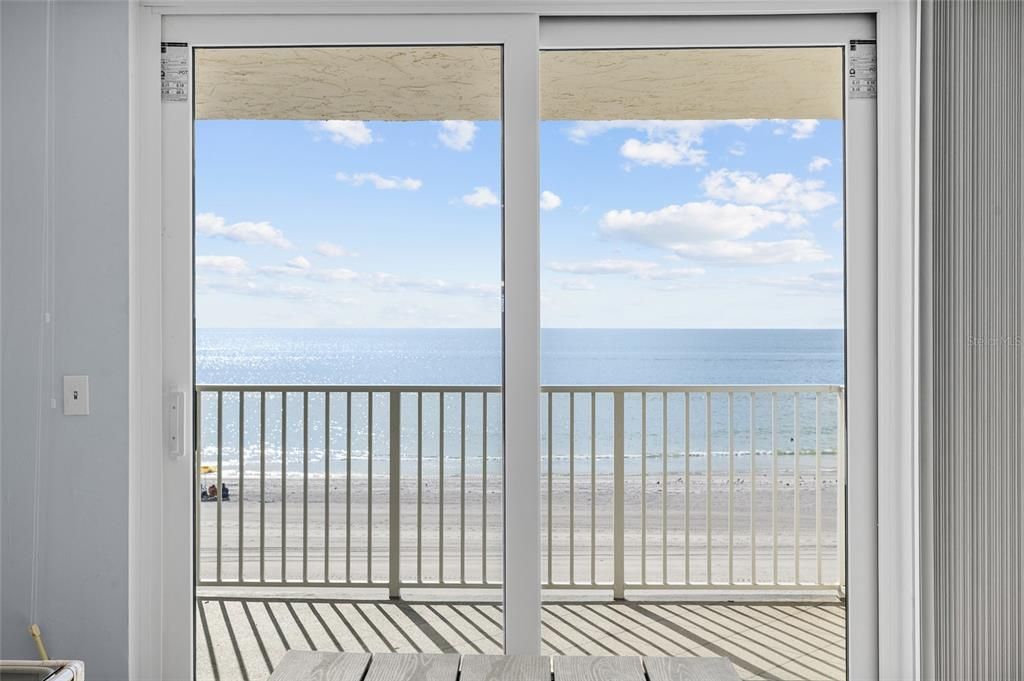 For Sale: $699,900 (2 beds, 2 baths, 990 Square Feet)