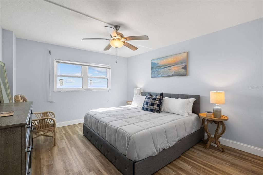 For Sale: $699,900 (2 beds, 2 baths, 990 Square Feet)