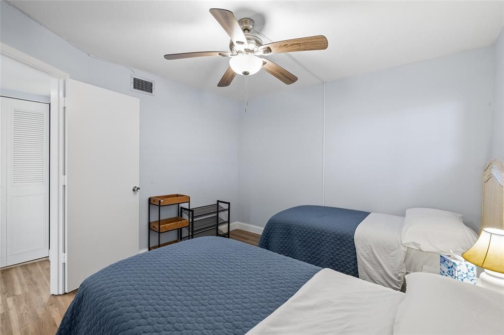 For Sale: $699,900 (2 beds, 2 baths, 990 Square Feet)