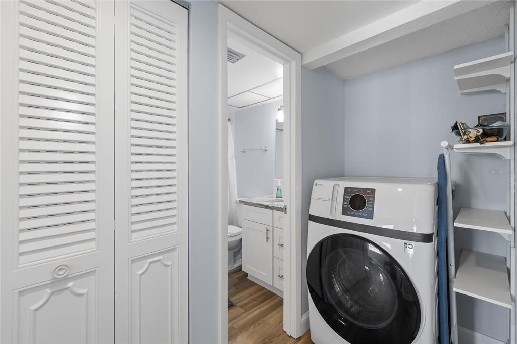 For Sale: $699,900 (2 beds, 2 baths, 990 Square Feet)