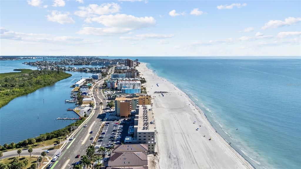 For Sale: $699,900 (2 beds, 2 baths, 990 Square Feet)