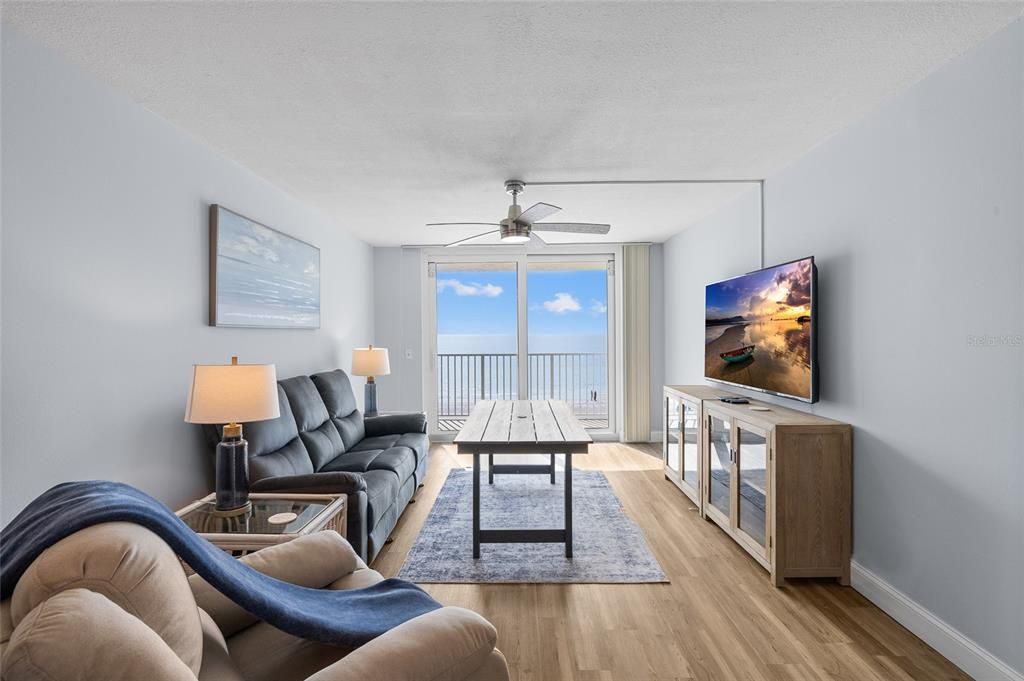 For Sale: $699,900 (2 beds, 2 baths, 990 Square Feet)