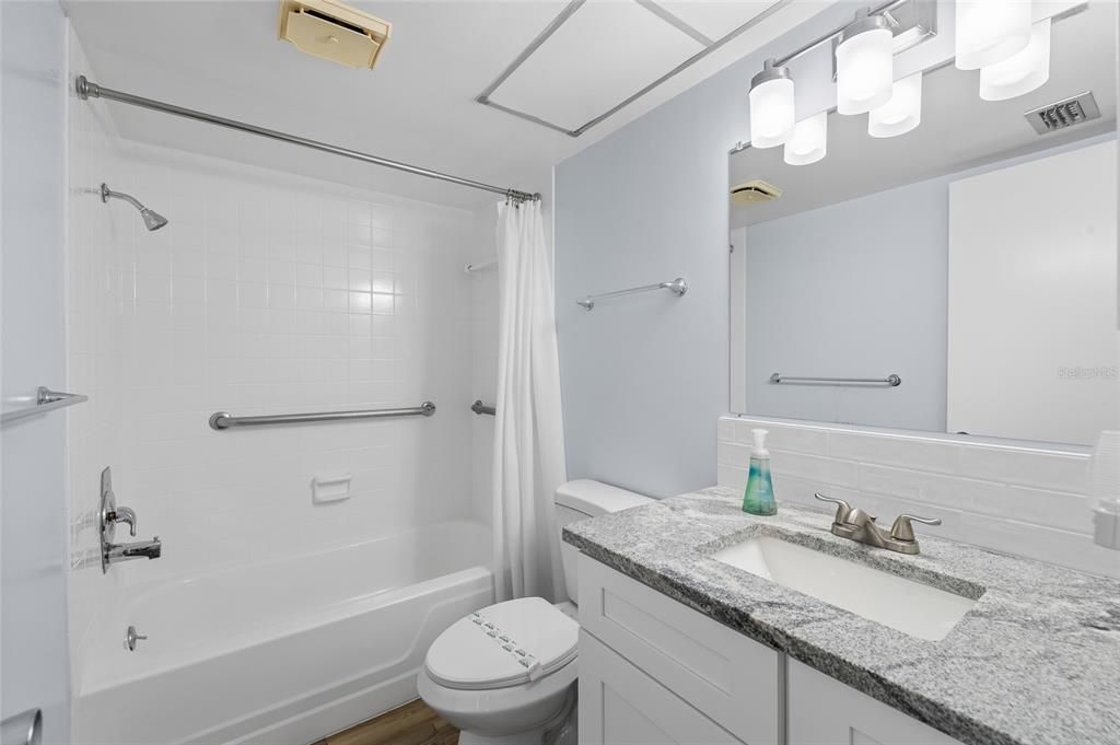 For Sale: $699,900 (2 beds, 2 baths, 990 Square Feet)