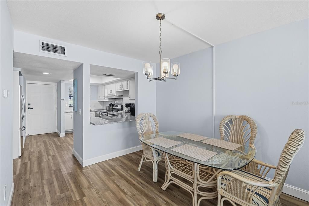 For Sale: $699,900 (2 beds, 2 baths, 990 Square Feet)