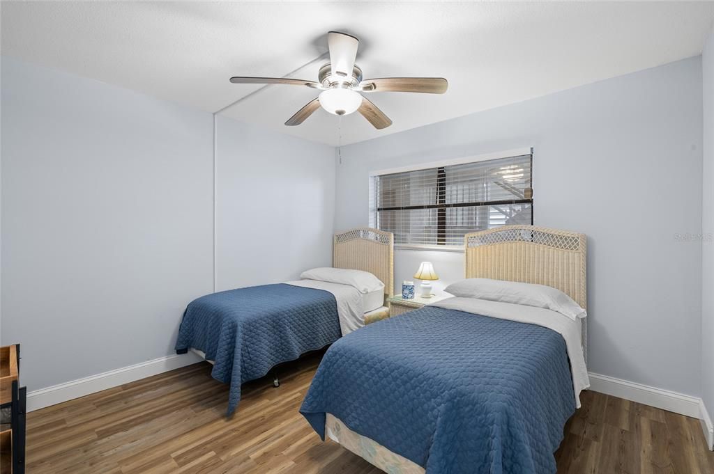 For Sale: $699,900 (2 beds, 2 baths, 990 Square Feet)