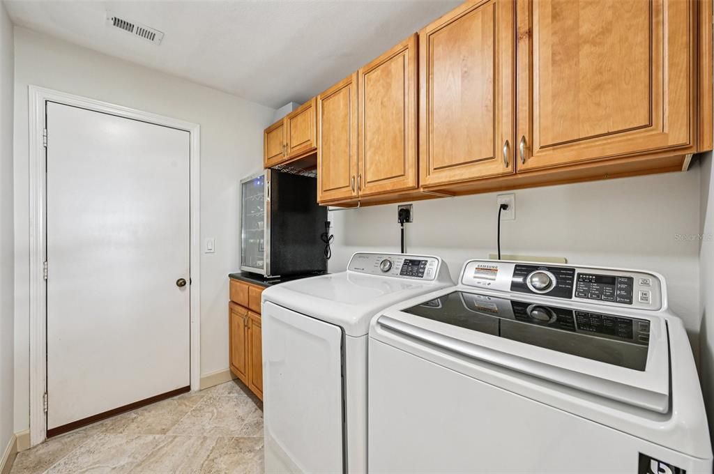 合同活跃: $400,000 (3 贝兹, 2 浴室, 1814 平方英尺)