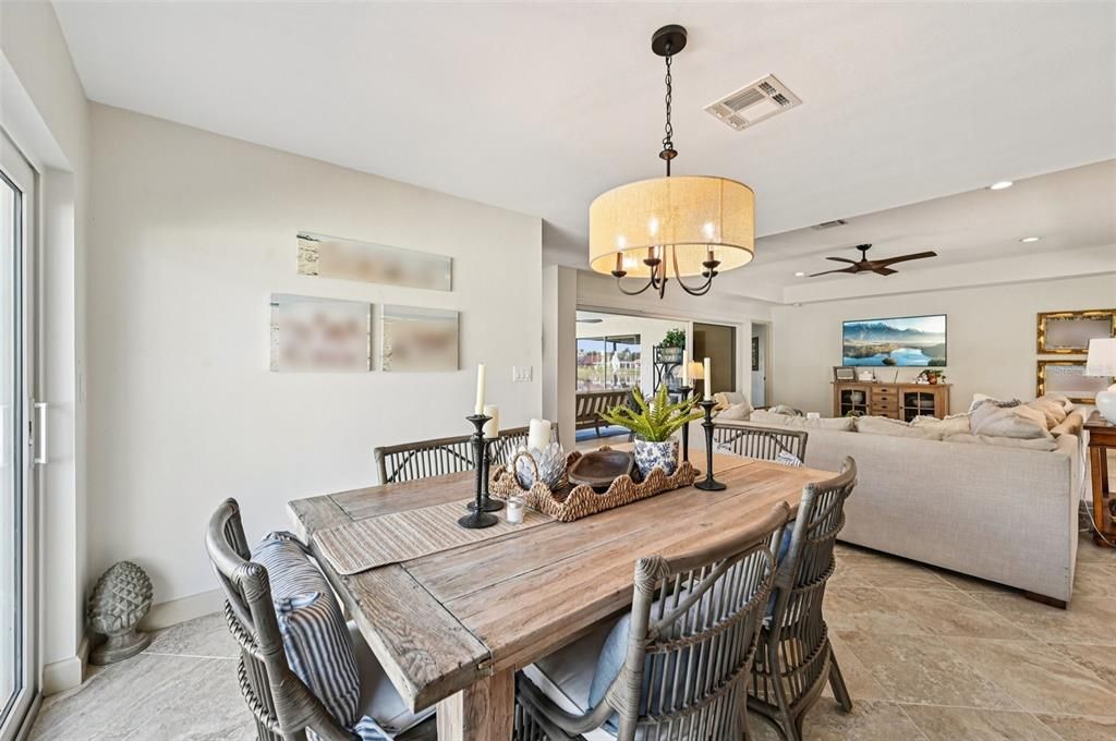 合同活跃: $400,000 (3 贝兹, 2 浴室, 1814 平方英尺)