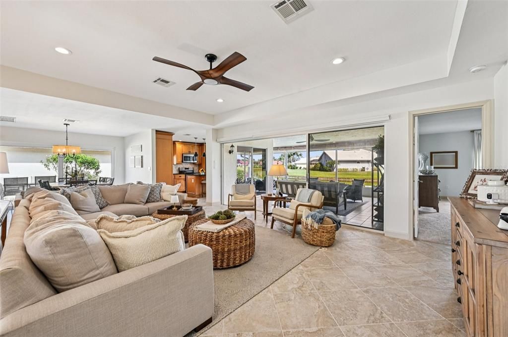 合同活跃: $400,000 (3 贝兹, 2 浴室, 1814 平方英尺)