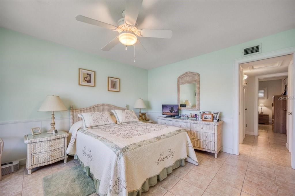 待售: $469,000 (2 贝兹, 2 浴室, 1005 平方英尺)