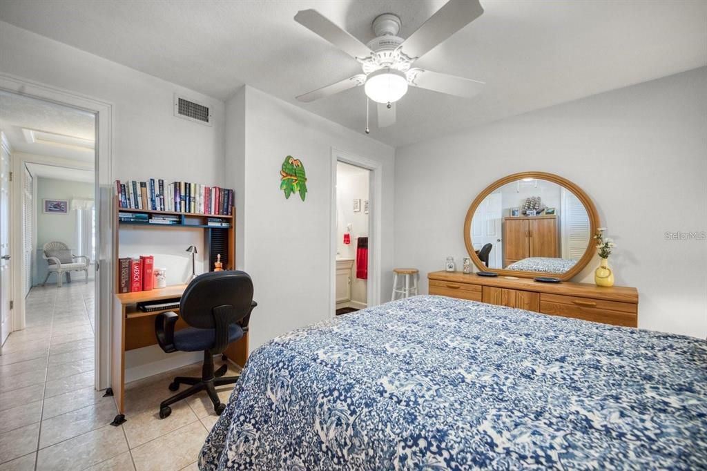 待售: $469,000 (2 贝兹, 2 浴室, 1005 平方英尺)