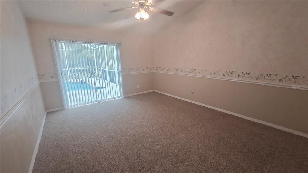 合同活跃: $1,995 (3 贝兹, 2 浴室, 1558 平方英尺)