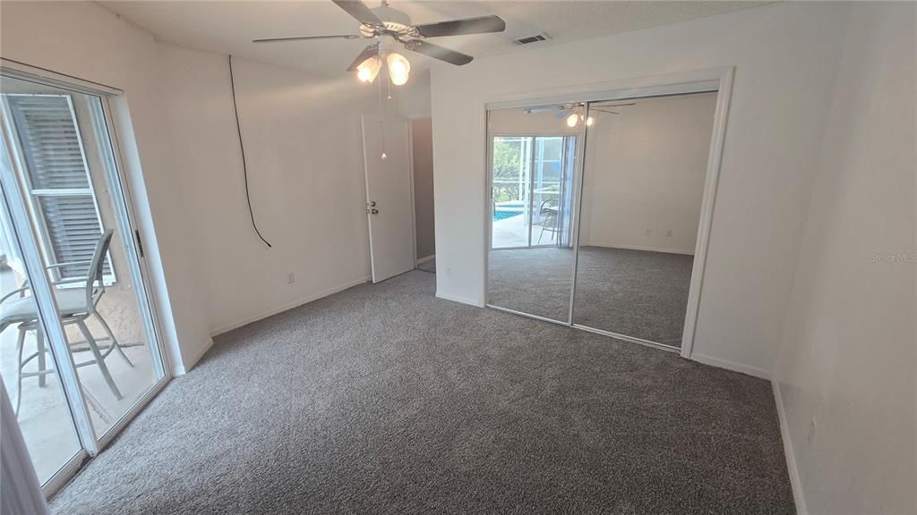 合同活跃: $1,995 (3 贝兹, 2 浴室, 1558 平方英尺)