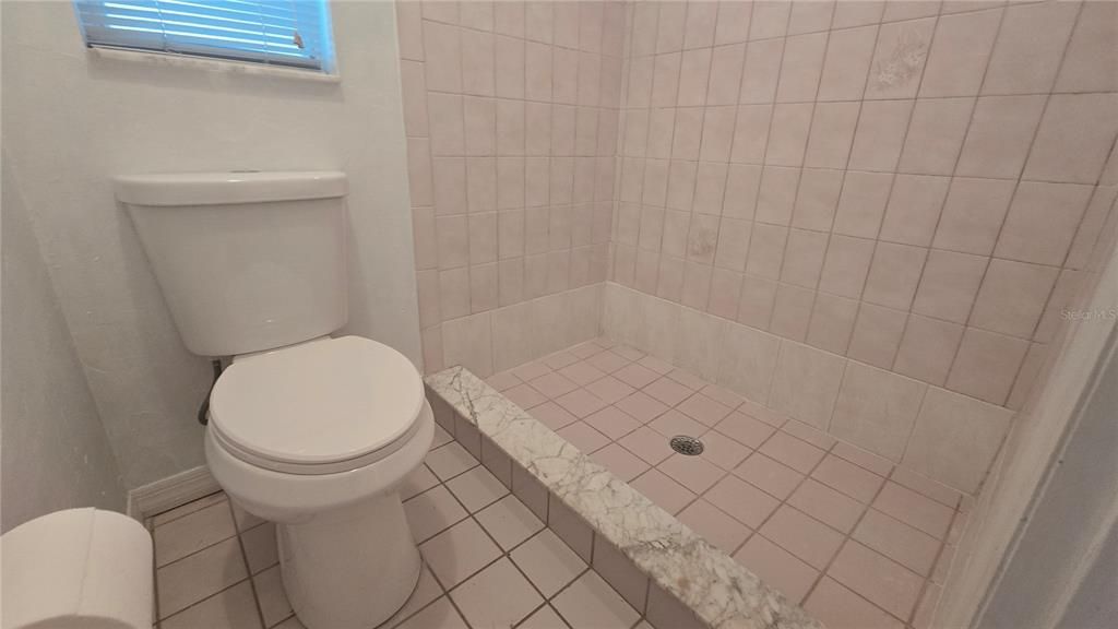 合同活跃: $1,995 (3 贝兹, 2 浴室, 1558 平方英尺)