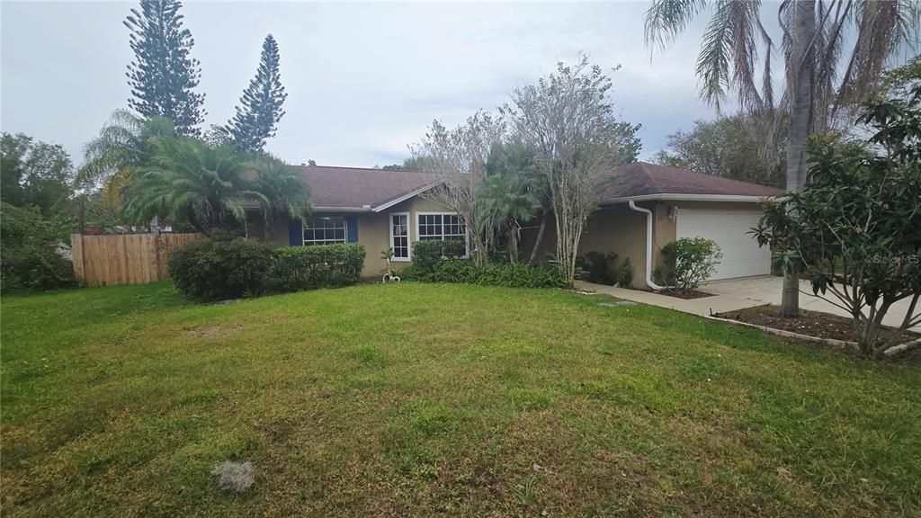 合同活跃: $1,995 (3 贝兹, 2 浴室, 1558 平方英尺)