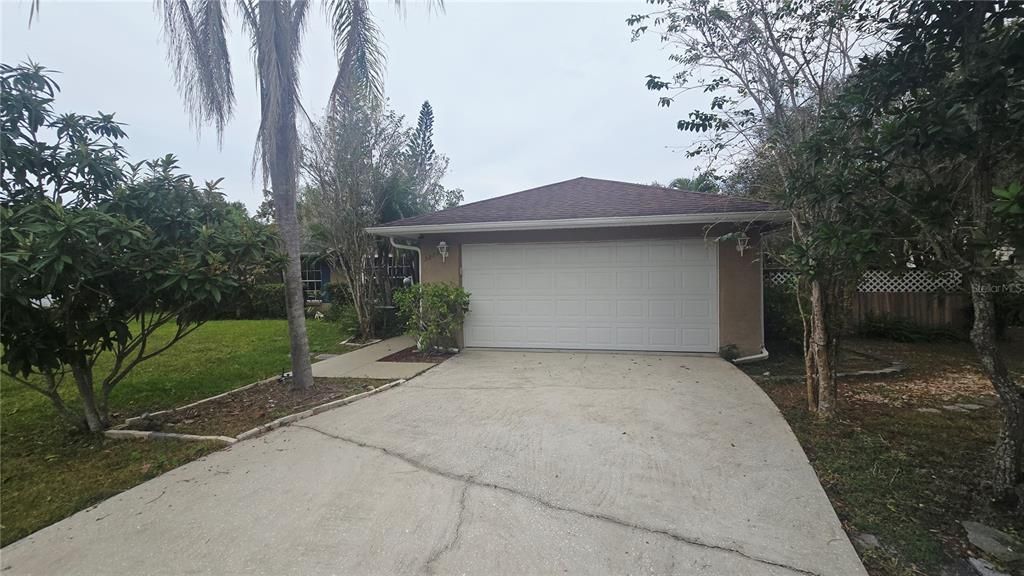 合同活跃: $1,995 (3 贝兹, 2 浴室, 1558 平方英尺)