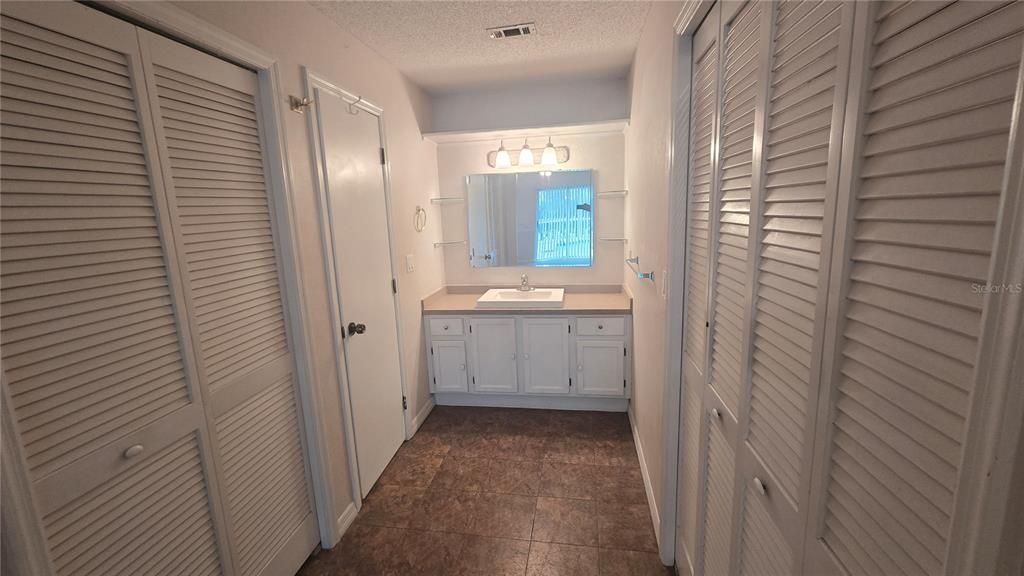 合同活跃: $1,995 (3 贝兹, 2 浴室, 1558 平方英尺)