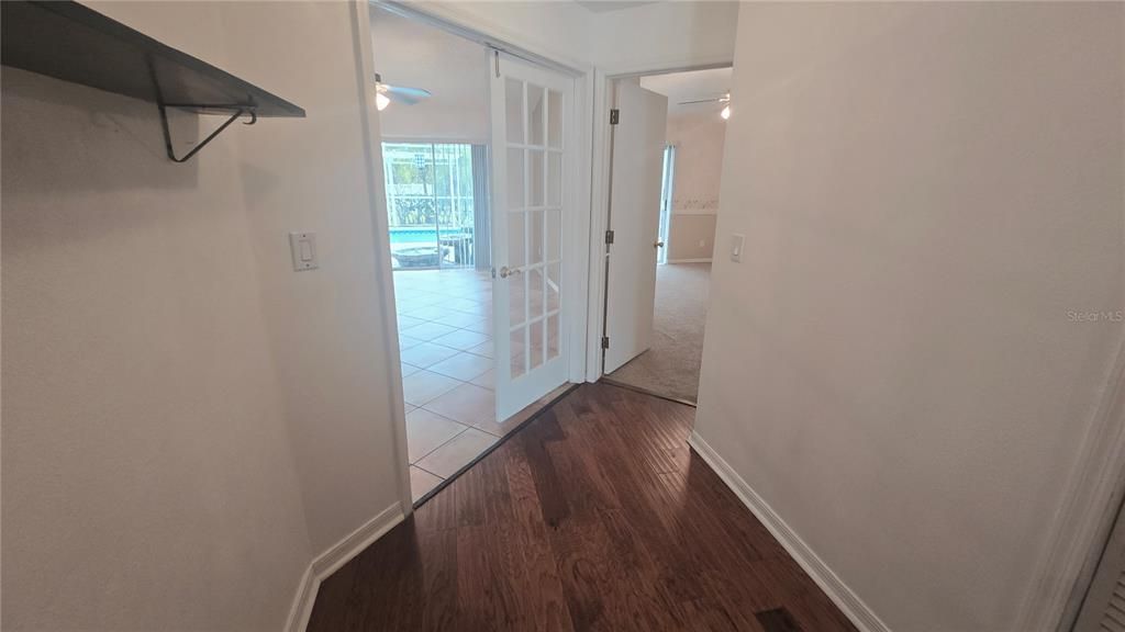 合同活跃: $1,995 (3 贝兹, 2 浴室, 1558 平方英尺)