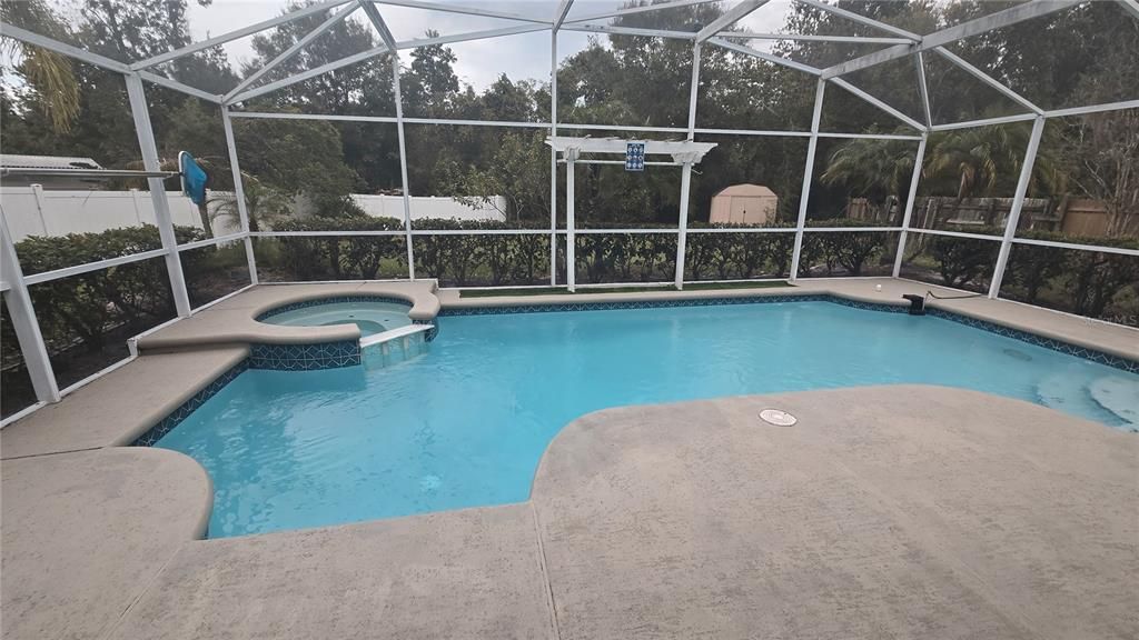 合同活跃: $1,995 (3 贝兹, 2 浴室, 1558 平方英尺)