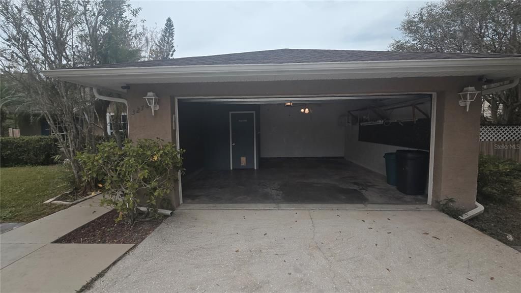 合同活跃: $1,995 (3 贝兹, 2 浴室, 1558 平方英尺)