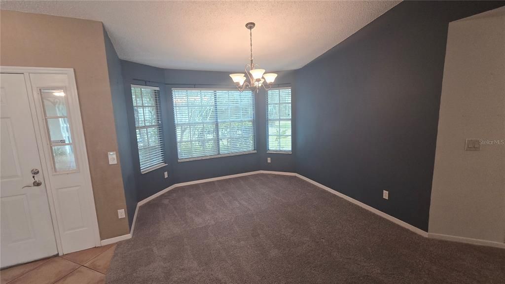 合同活跃: $1,995 (3 贝兹, 2 浴室, 1558 平方英尺)