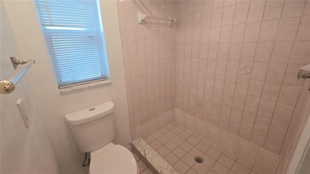 合同活跃: $1,995 (3 贝兹, 2 浴室, 1558 平方英尺)