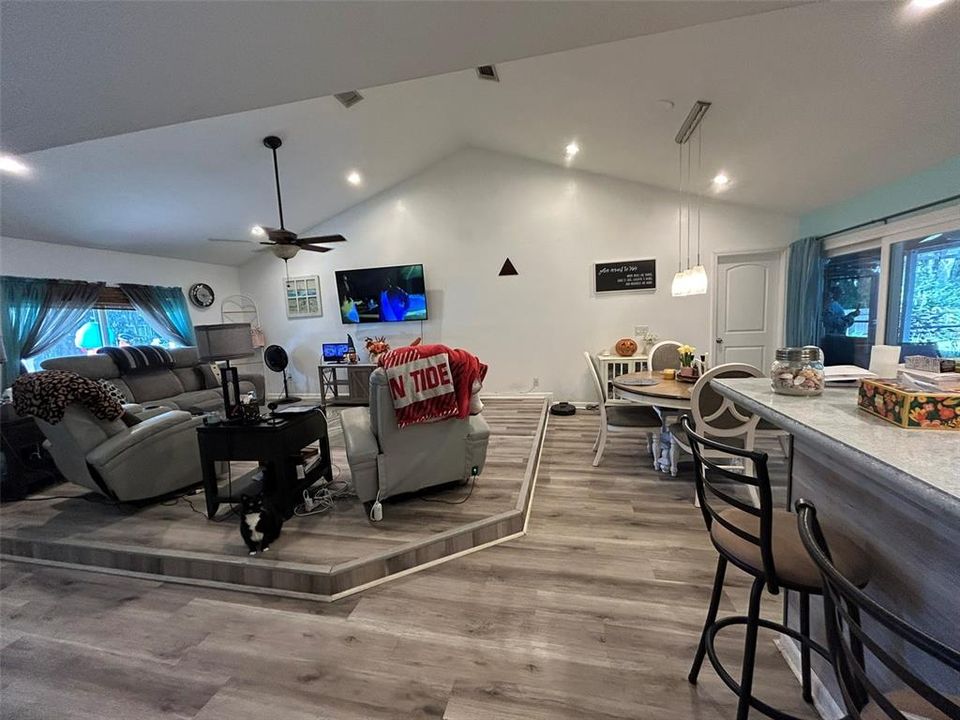 For Sale: $399,000 (4 beds, 2 baths, 2086 Square Feet)