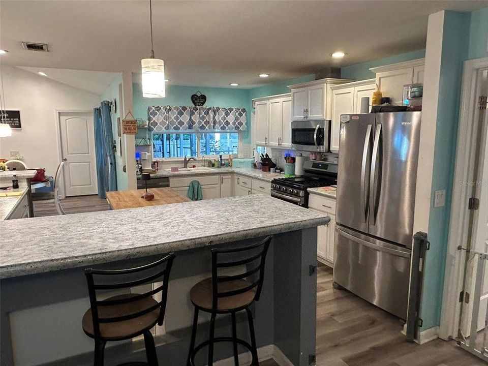 For Sale: $399,000 (4 beds, 2 baths, 2086 Square Feet)