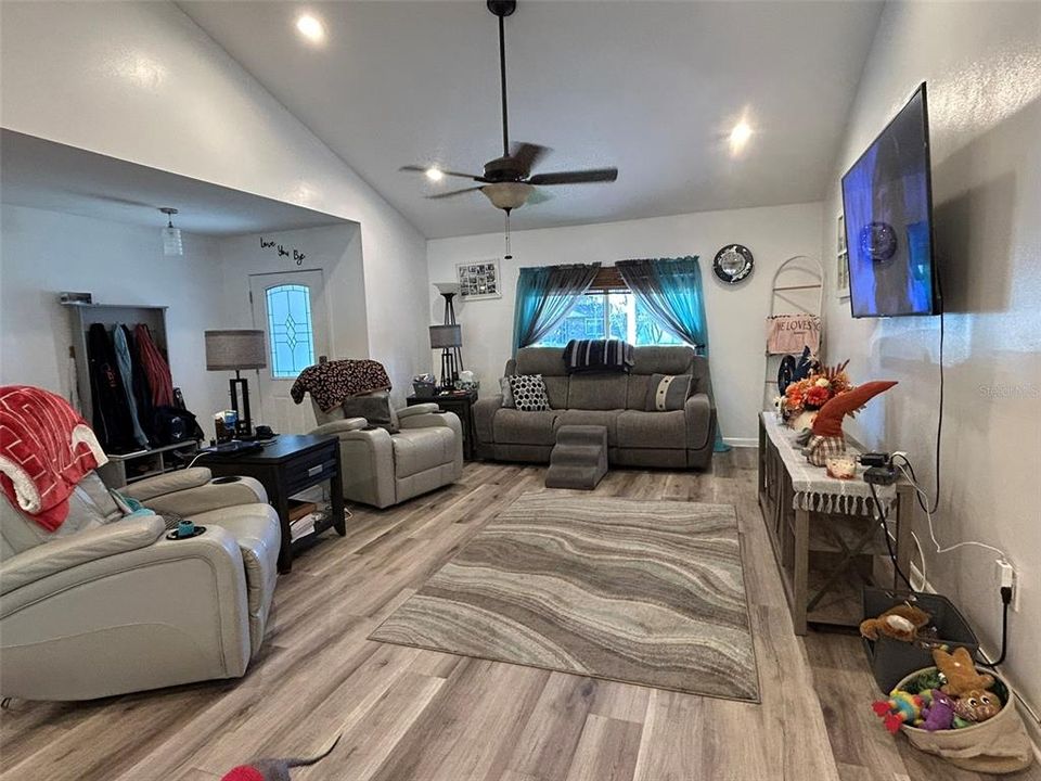 For Sale: $399,000 (4 beds, 2 baths, 2086 Square Feet)