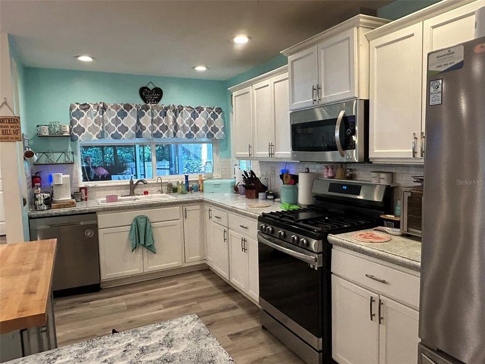 For Sale: $399,000 (4 beds, 2 baths, 2086 Square Feet)