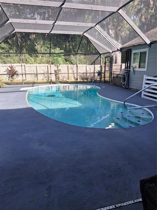 For Sale: $399,000 (4 beds, 2 baths, 2086 Square Feet)