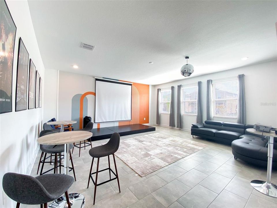 Под контрактом: $634,440 (6 спален, 6 ванн, 3843 Квадратных фут)