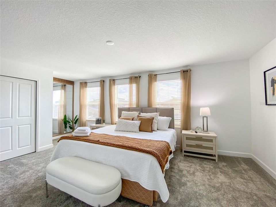 Под контрактом: $634,440 (6 спален, 6 ванн, 3843 Квадратных фут)