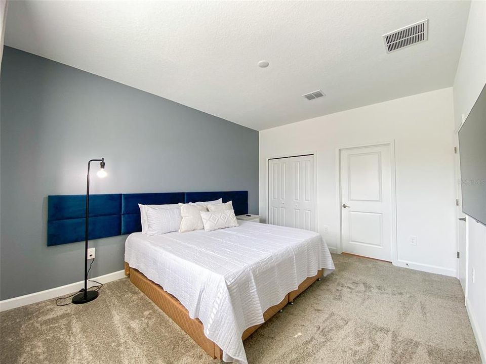 Под контрактом: $634,440 (6 спален, 6 ванн, 3843 Квадратных фут)