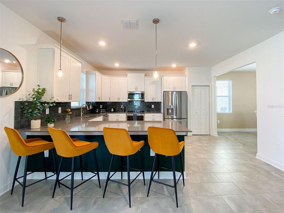 Под контрактом: $634,440 (6 спален, 6 ванн, 3843 Квадратных фут)