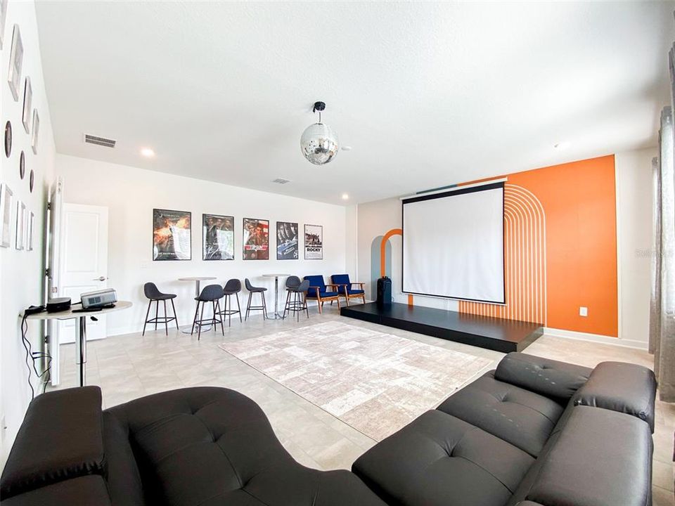 Под контрактом: $634,440 (6 спален, 6 ванн, 3843 Квадратных фут)