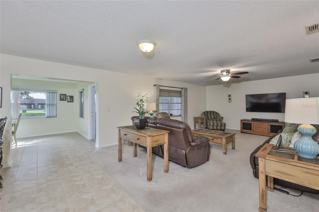 На продажу: $199,900 (2 спален, 2 ванн, 1448 Квадратных фут)