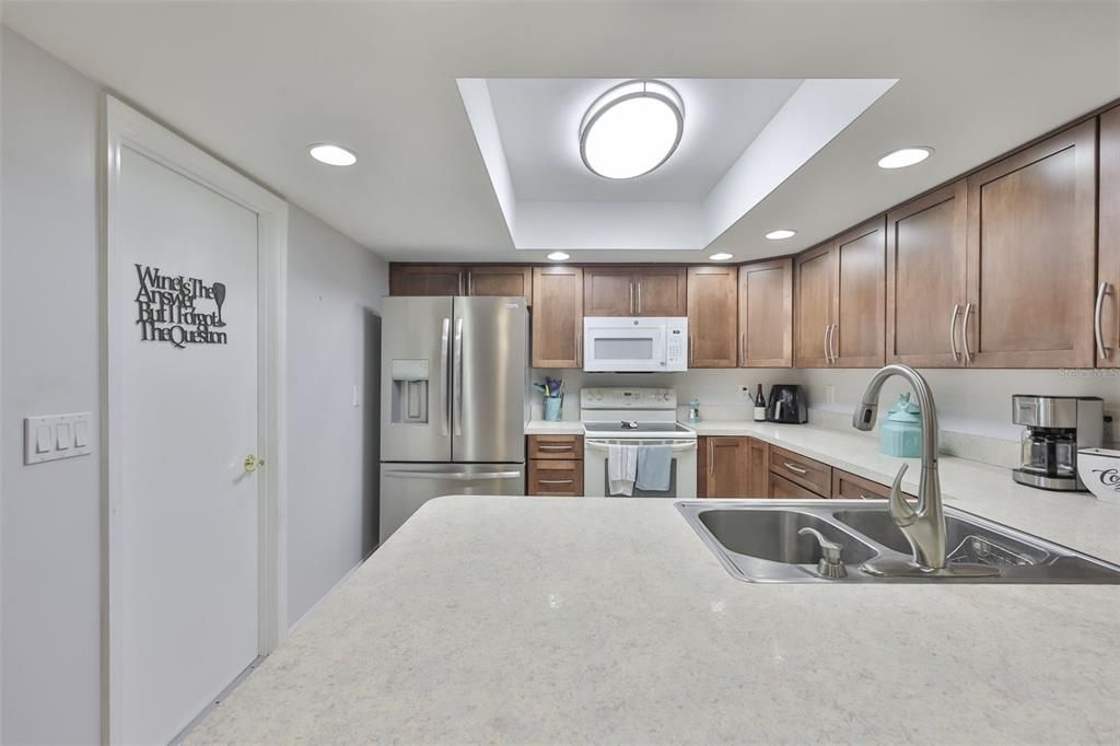 На продажу: $199,900 (2 спален, 2 ванн, 1448 Квадратных фут)