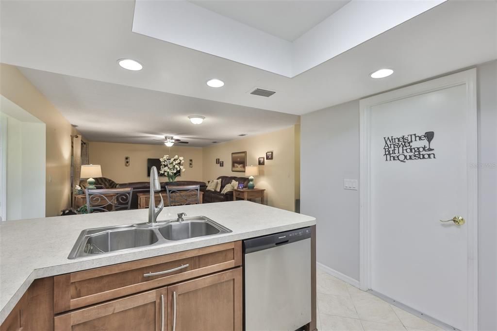 На продажу: $199,900 (2 спален, 2 ванн, 1448 Квадратных фут)