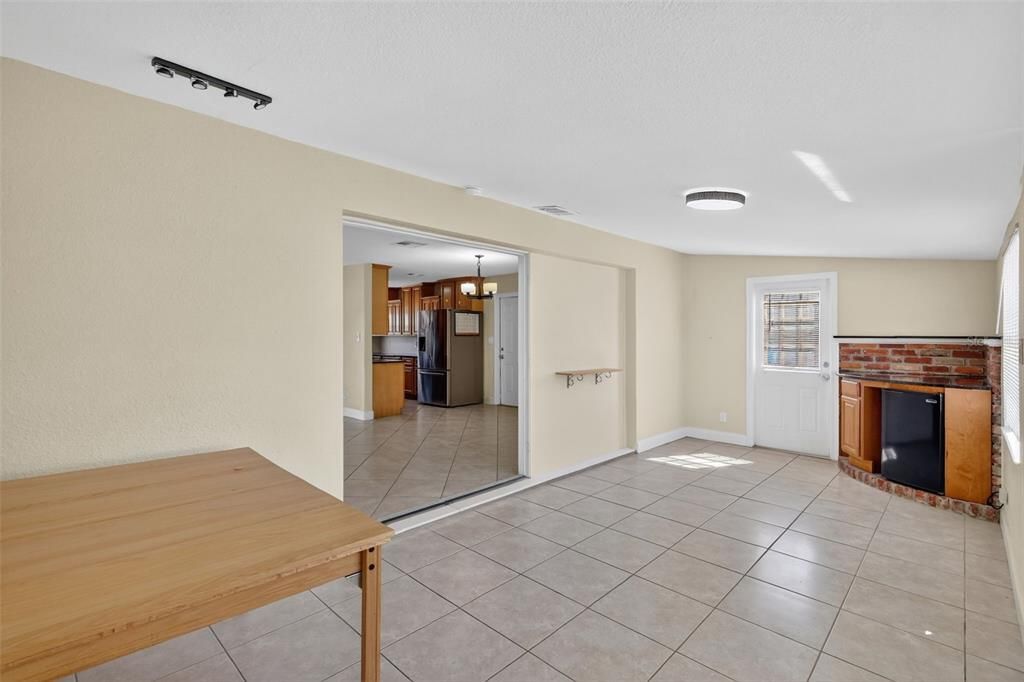 Activo con contrato: $510,000 (3 camas, 2 baños, 1624 Pies cuadrados)