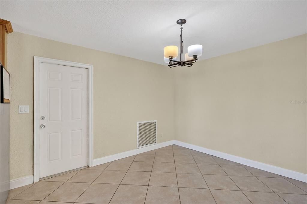 Activo con contrato: $510,000 (3 camas, 2 baños, 1624 Pies cuadrados)