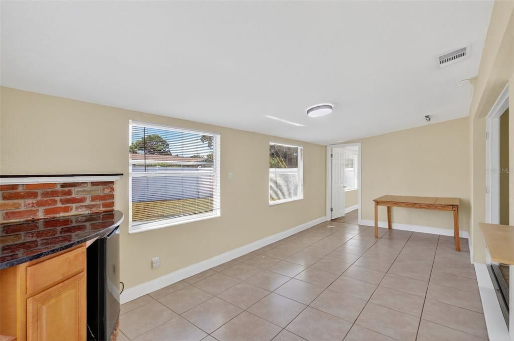 Activo con contrato: $510,000 (3 camas, 2 baños, 1624 Pies cuadrados)