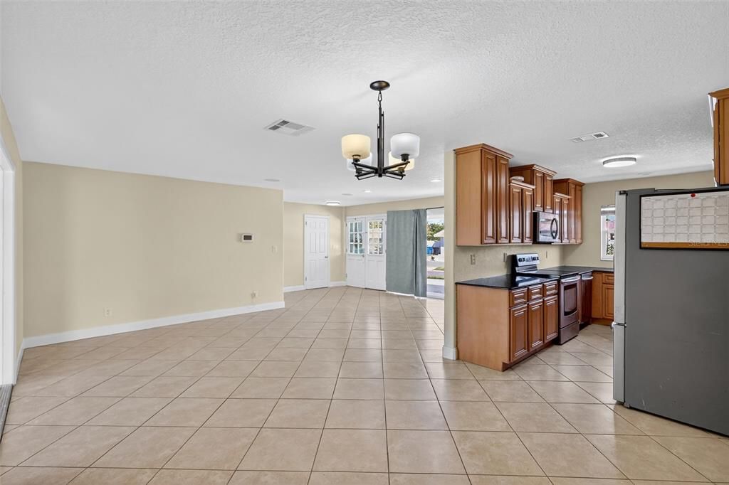 Activo con contrato: $510,000 (3 camas, 2 baños, 1624 Pies cuadrados)