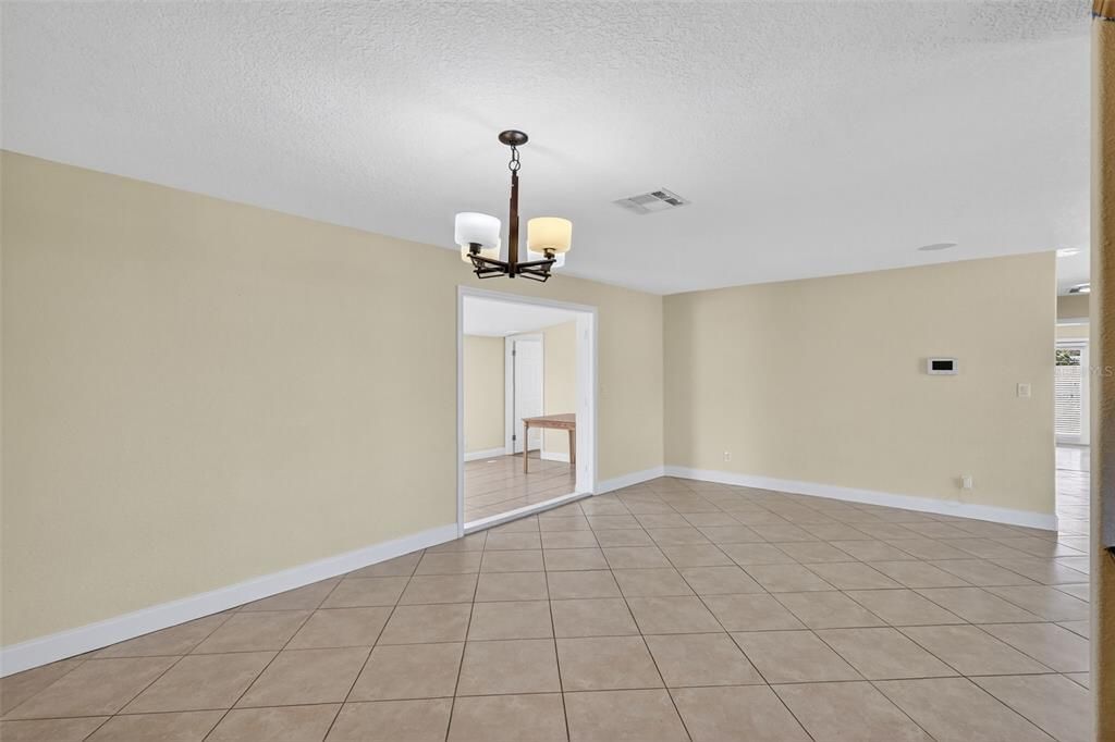 Activo con contrato: $510,000 (3 camas, 2 baños, 1624 Pies cuadrados)