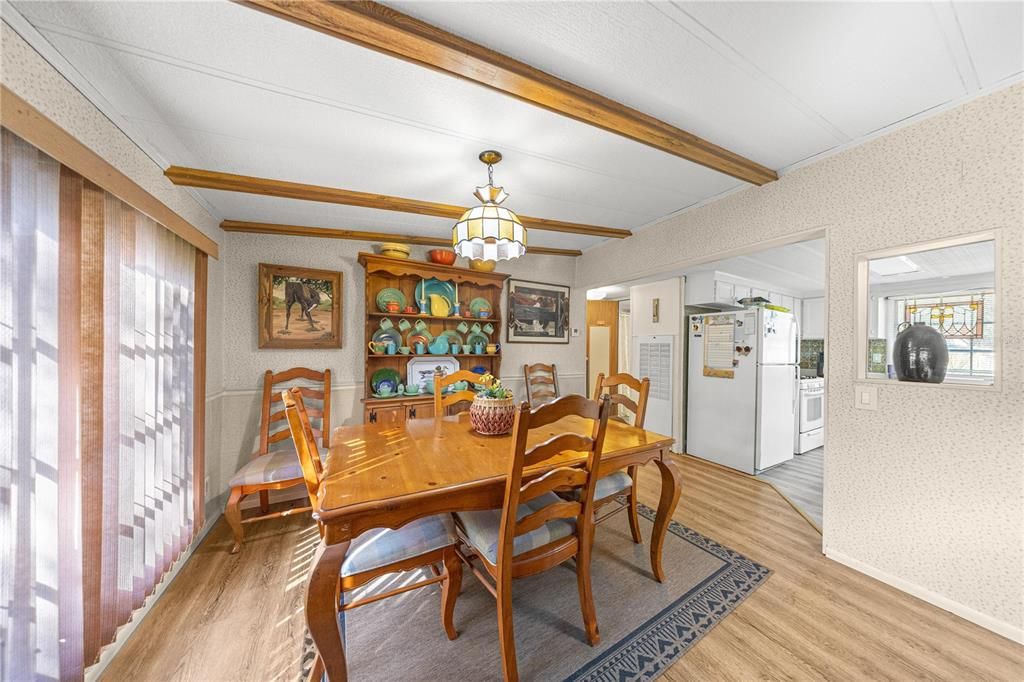 На продажу: $249,000 (5 спален, 3 ванн, 1288 Квадратных фут)