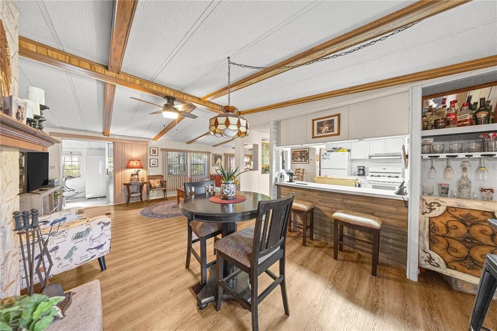 На продажу: $249,000 (5 спален, 3 ванн, 1288 Квадратных фут)